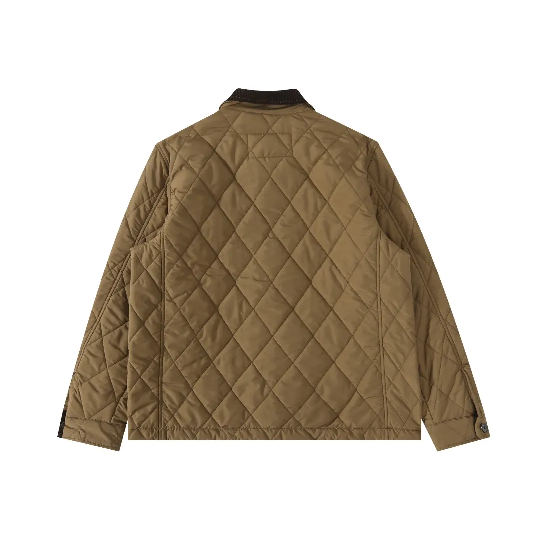 P370 #R50 Ralph Lauren/Ralph Lauren classic old money style workwear rhombus retro cotton jacket. Inspired by retro workwear, it reshapes the contemporary British style. Imported machine-pressed diamond quilting technology, every quilting line is accurately aligned, and the details are full of ingenuity; three-dimensional tailoring creates a neat H-shaped silhouette, and it can still remain light and straight when worn in multiple layers in autumn and winter. Customized metal buttons, low-key embellished textured corduroy lapel design, full of retro atmosphere, 37.5° temperature control black technology, breathable and moisture-proof, locks in temperature and sweat, waterproof and snow-proof fabric, no fear of bad weather, anti-run cotton patented technology, warm and soft, long-wearing without deformation, five high-end colors: navy | khaki | black | green | brown, easily suitable for commuting, leisure, and travel. Wearing one piece gives off a calm temperament of "old money style", and you can have both style and warmth in low-temperature weather.  Color: Navy blue, black, khaki, military green, brown Size: S M L
